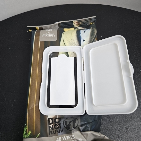 Goose Creek Suit & Tie Cleansing Body Wipes 48 Count - Picture 3 of 6